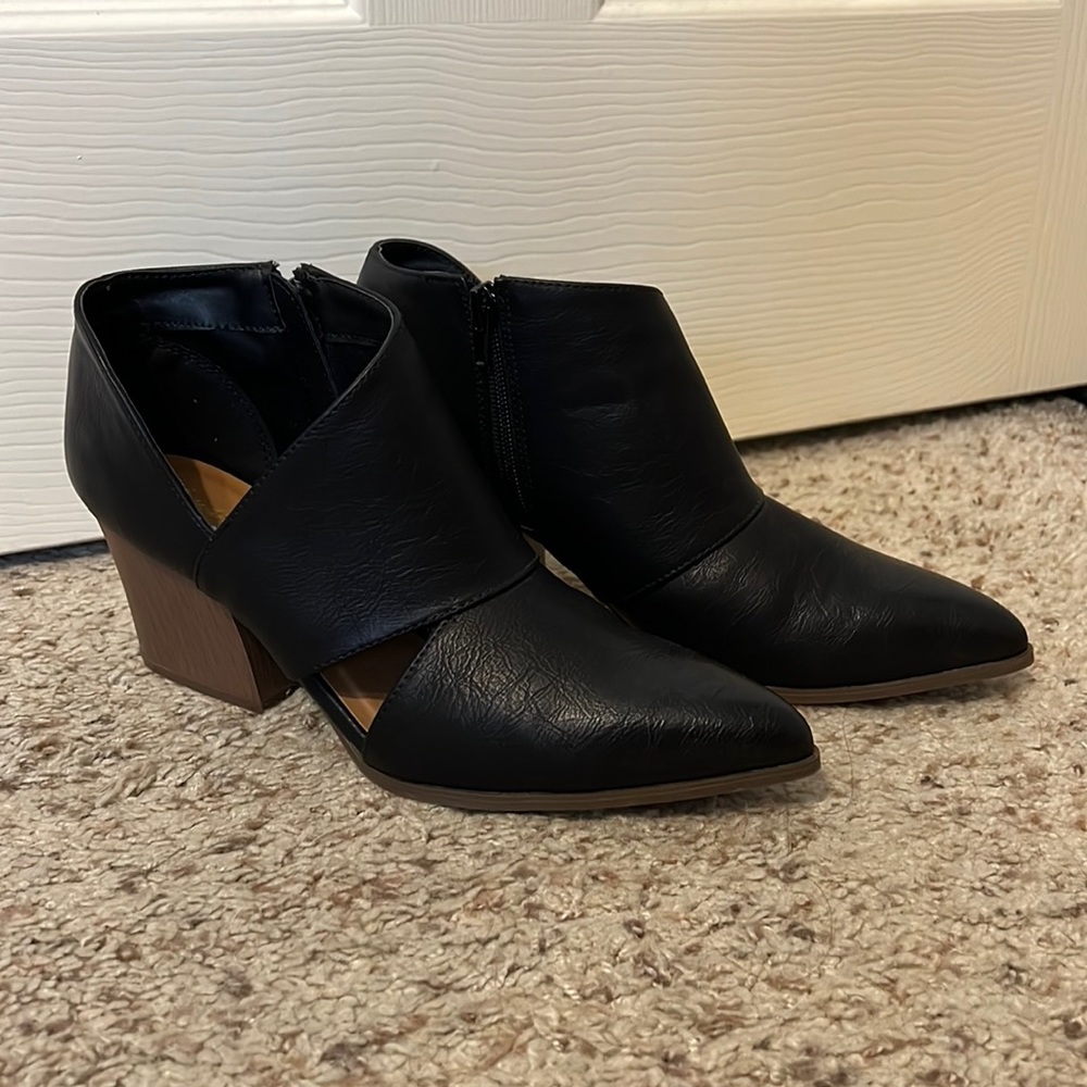 Qupid black ankle booties with cutout